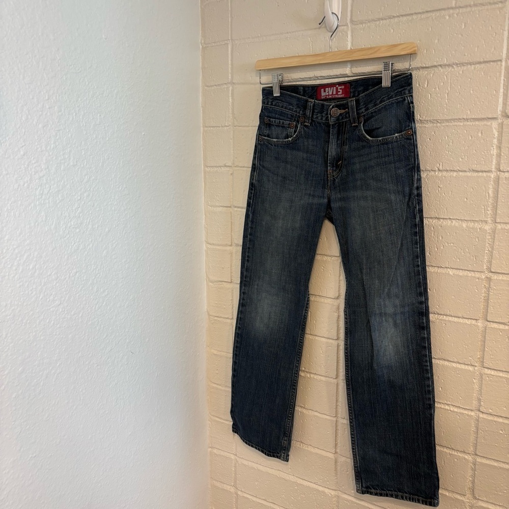 Levi’s 514 in dark blue